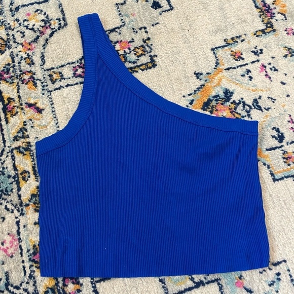 Bandier Wesley One Shoulder Cropped Sleeveless Tank - Picture 2 of 6